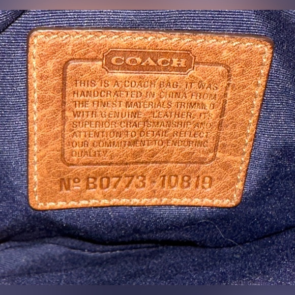 Vintage 💜 Coach Crossbody with Patchwork. - Picture 8 of 8